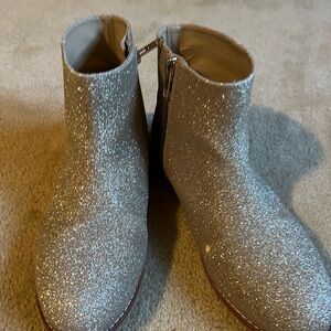 Girls booties in metallic gold